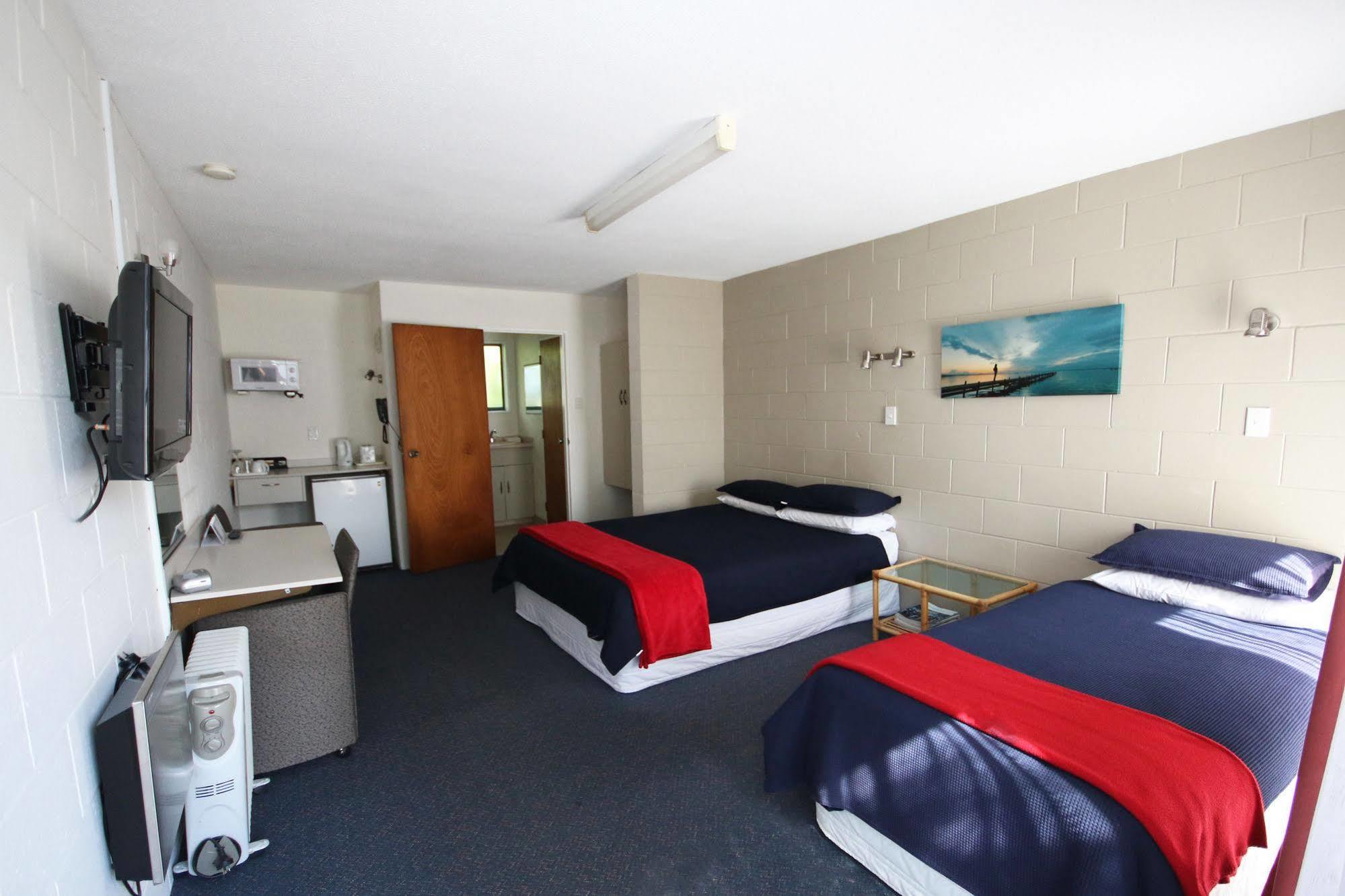 Midway Pacifica Lodge Lower Hutt Exterior photo