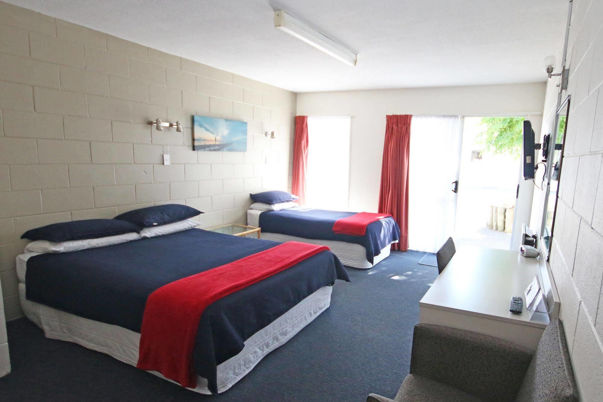 Midway Pacifica Lodge Lower Hutt Exterior photo
