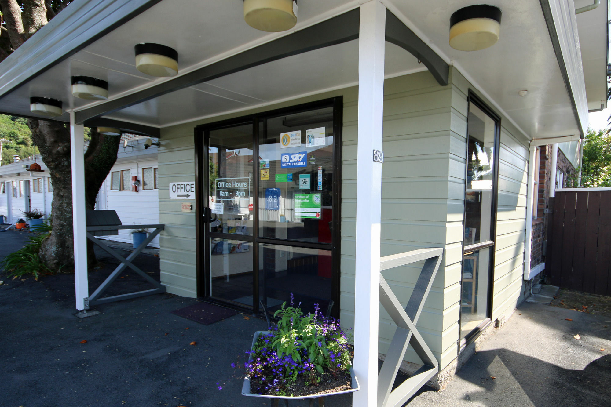 Midway Pacifica Lodge Lower Hutt Exterior photo
